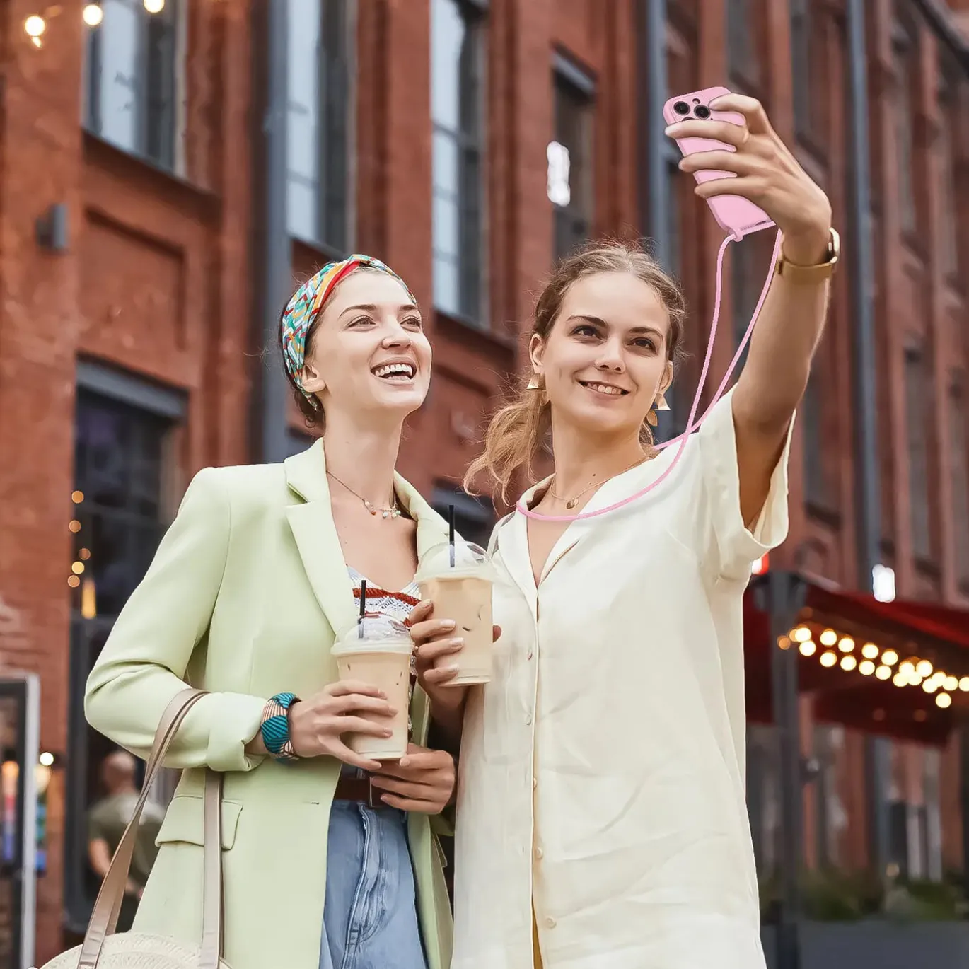 iPhone 17 Pro Max - Umhängehülle mit Kameraschutz